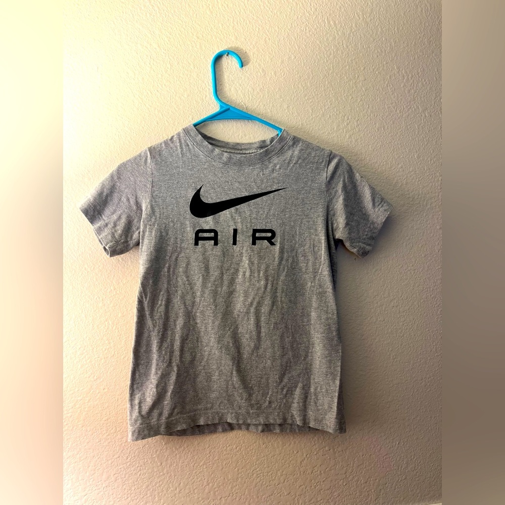 Nike air t-shirt boys size small